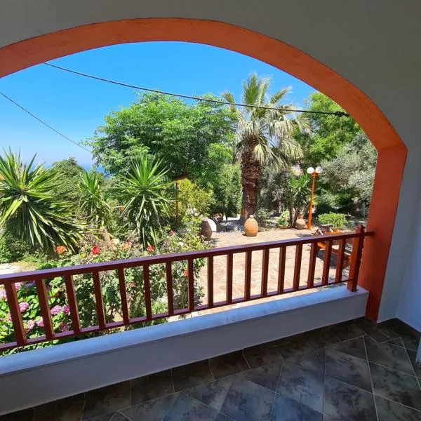 SPITIKARIOTIKO Panoramic Home，位于Raches的酒店
