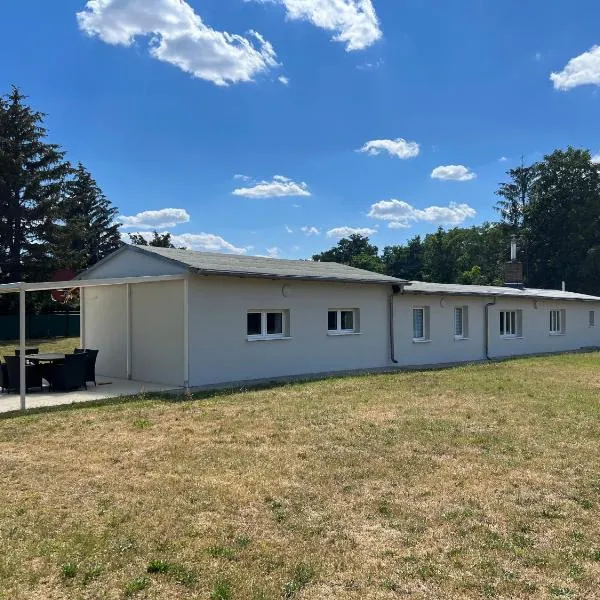 Platz für die ganze Familie - Bungalow mit großem Grundstück，位于拉克维茨的酒店