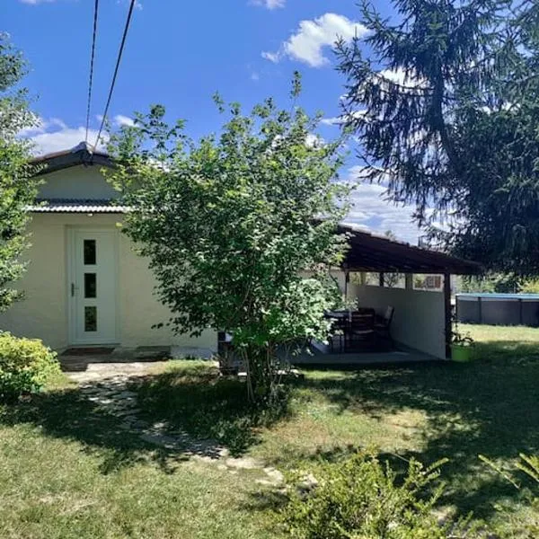 Chez Chapelle in the heart of the Gascony with pool and hot tub，位于欧什的酒店