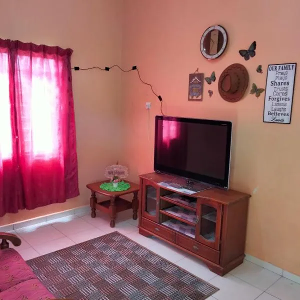 HOMESTAY CAHAYA PUTERI，位于Tangga Batu的酒店