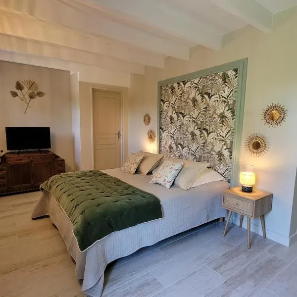 Au Do'Mayne des Bouilles - Spa & Piscine，位于Lussac的酒店