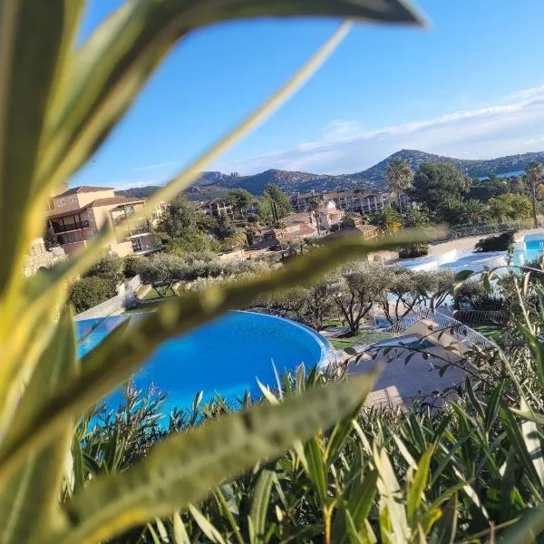 Superbe studio 4/5 pers dans résidence cap esterel，位于阿盖的酒店
