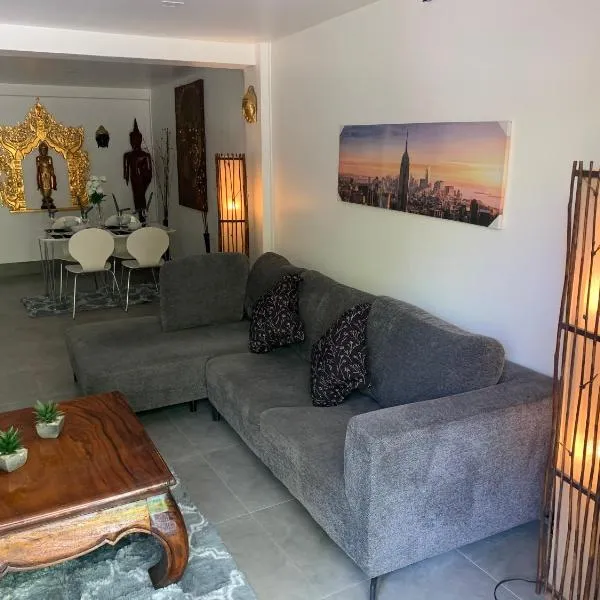 芳科与班南芬旅馆，位于芭东海滩的酒店