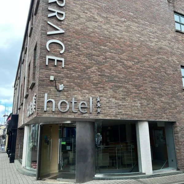 The Terrace Hotel，位于Artrea的酒店
