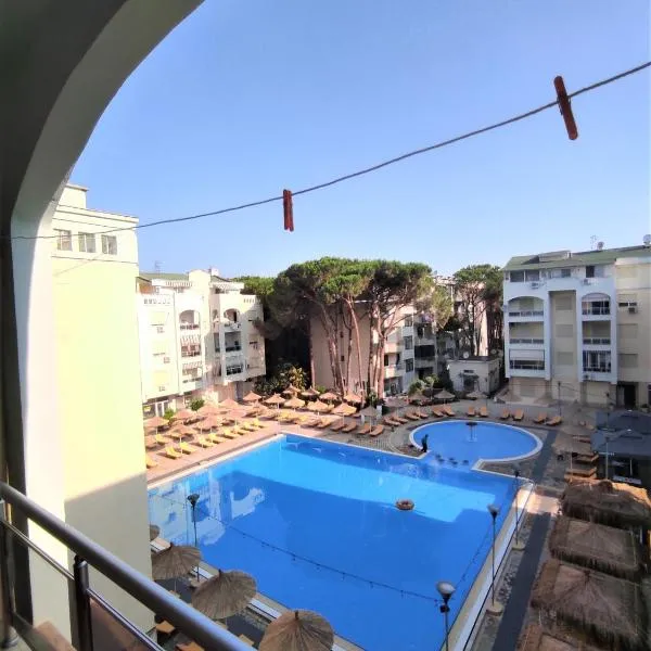Joni's Small Condo，位于格勒姆的酒店