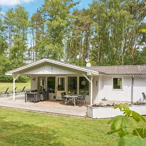 6 person holiday home in Nexø-By Traum，位于内克瑟的酒店