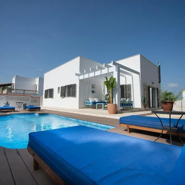 Ca n'Alorda Holiday Home Cala Llombards piscina, wifi, seguridad y relax，位于桑坦伊的酒店