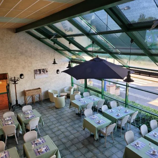 L'AUBERGE DE L'OLIVE，位于贝布尔河畔东皮耶尔的酒店