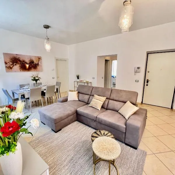 Divina Luxury Apartment in the Center of Como, Near Lake Como，位于科莫的酒店