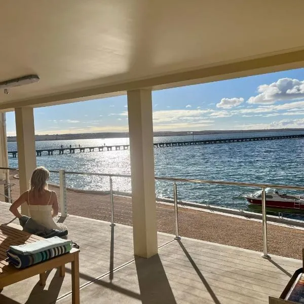 Beachside & Jetty View 1 - Admirals Apartment，位于Streaky Bay的酒店