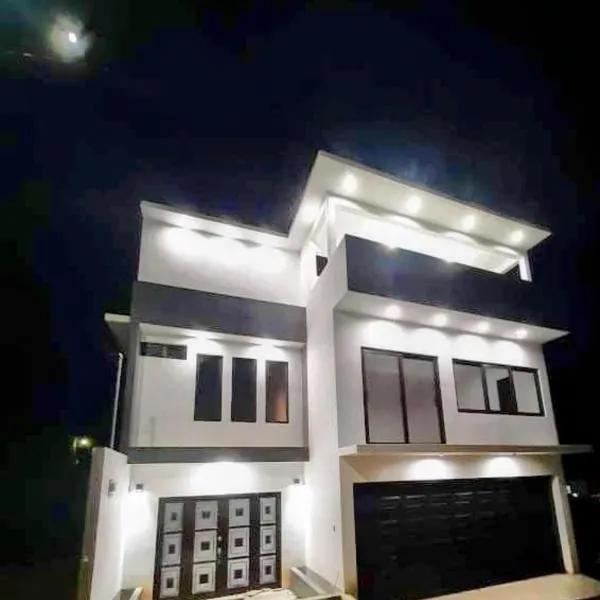 CASA DE LEON para tu familia，位于韦韦特南戈的酒店