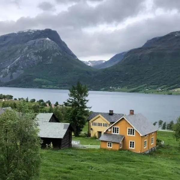 Steinsvoll Gård，位于Vang I Valdres的酒店