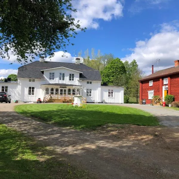 Bredsjö Gamla Herrgård White Dream Mansion，位于Nyhyttan的酒店