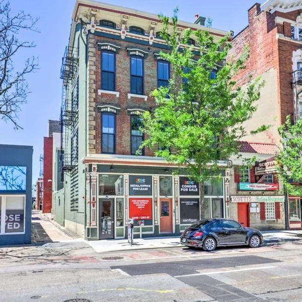 Contemporary Cincinnati Condo - Pets Allowed!，位于辛辛那提的酒店