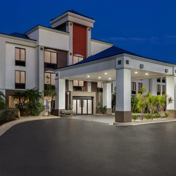 Holiday Inn Express Vero Beach-West I-95, an IHG Hotel，位于维洛海滩的酒店