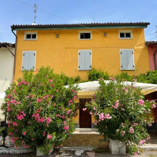 La casa tra i vigneti，位于Montecalvo Versiggia的酒店