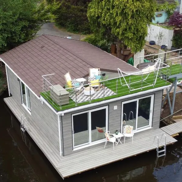 Tulana Taggs - floating home on idyllic island，位于埃格姆的酒店