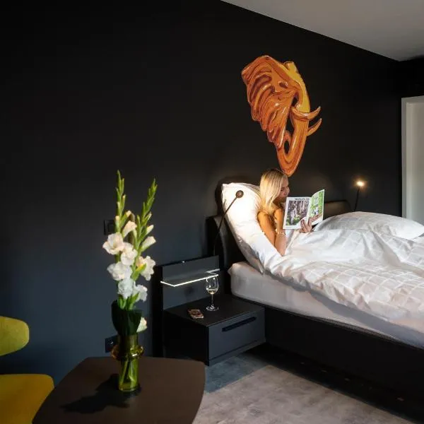 Boutique Hôtel, La Cour de la Reine, Rooftop & Bistronomique Restaurant，位于斯帕的酒店