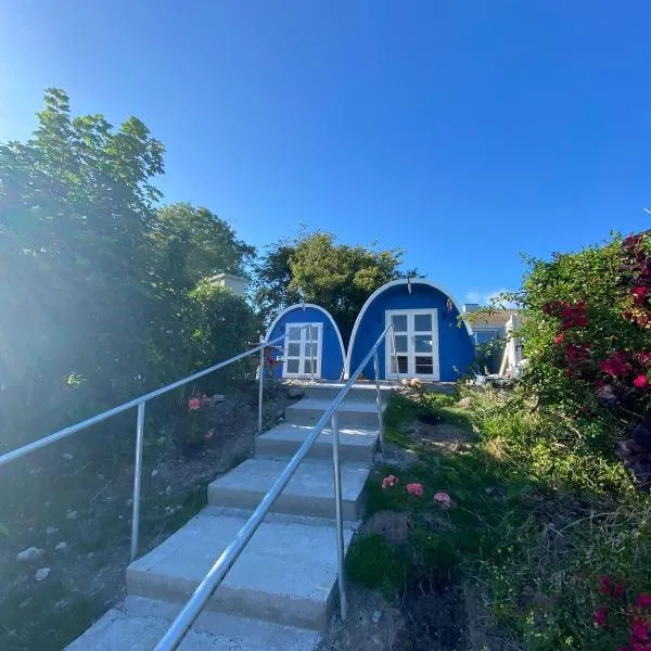 A house and a half on Beara peninsula，位于Bere Island的酒店