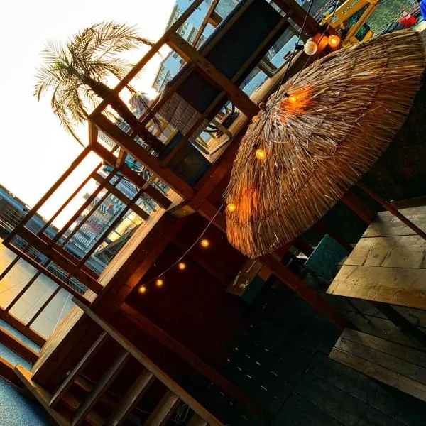 Riverside HOSTEL CHILLAX Namba，位于大阪的酒店