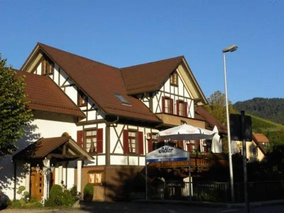 Hotel Restaurant Adler Bühlertal，位于比赫莱尔塔尔的酒店