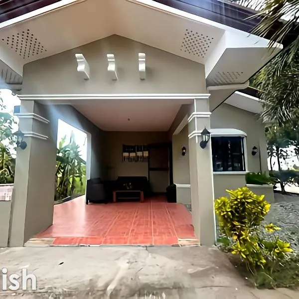 Casita Mia - Guest House for 9pax with WIFI, NETFLIX, YOUTUBE, KARAOKE, CAN COOK and BBQ，位于Malolos的酒店