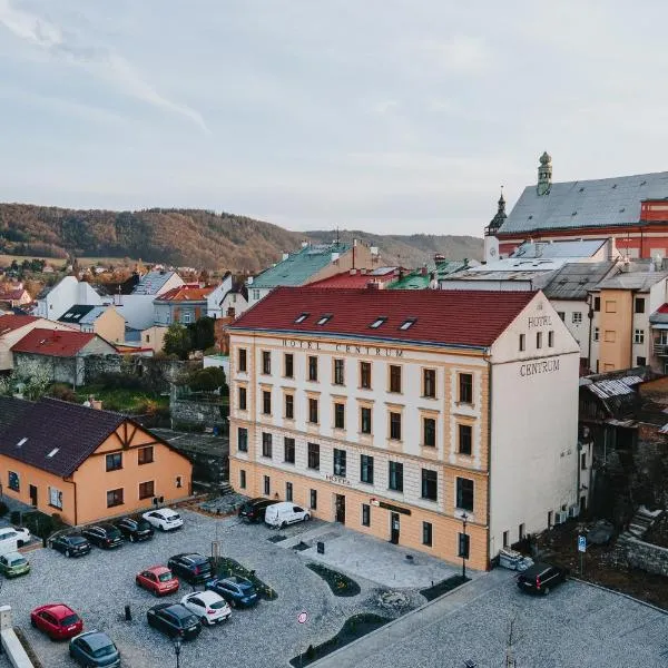 森特鲁中心酒店，位于Podhradní Lhota的酒店