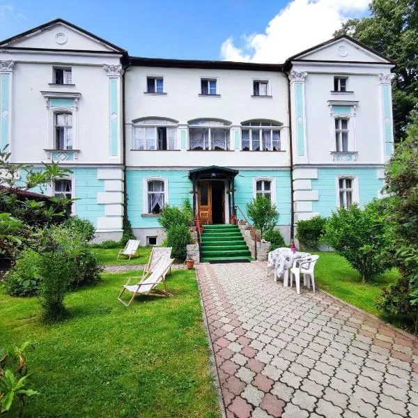 雅尼娜别墅旅馆，位于Stary Gieraltow的酒店