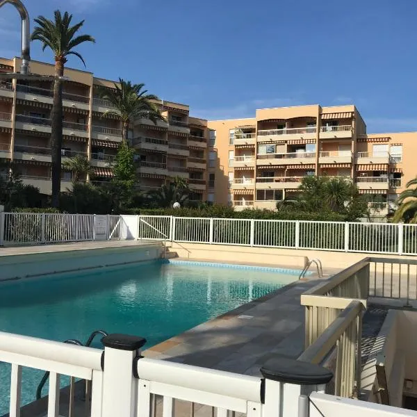 Golfe Juan, quiet apartment with pool, near the beach，位于瓦洛里的酒店