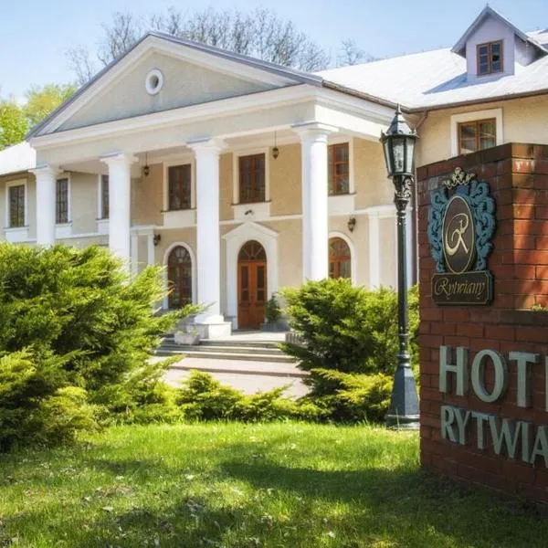 Hotel Rytwiany Pałac，位于Staszów的酒店