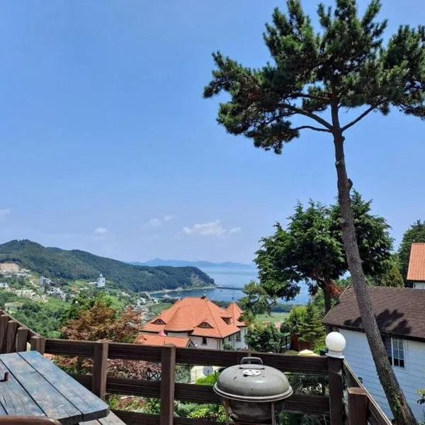 Namhae German Village Johannes，位于Mulgŏl-li的酒店