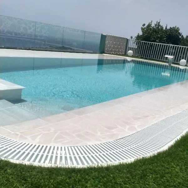 Casa Nine con piscina，位于下布雷尼亚的酒店