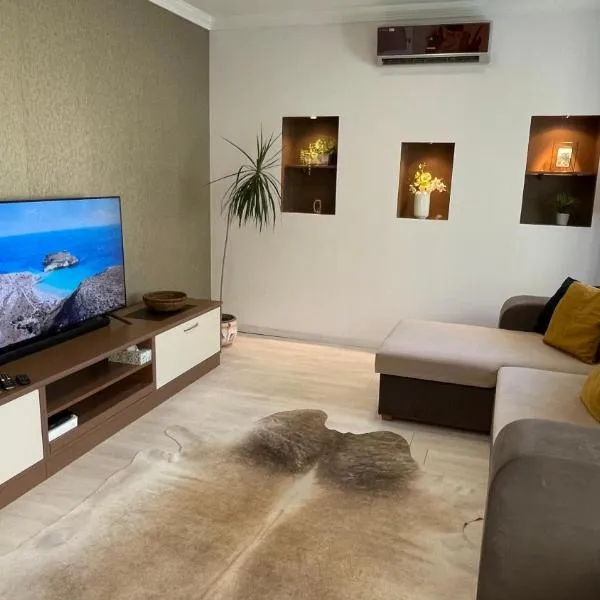 SIMPLY LOVELY Modern Apartment with BALCONY!，位于德布勒森的酒店
