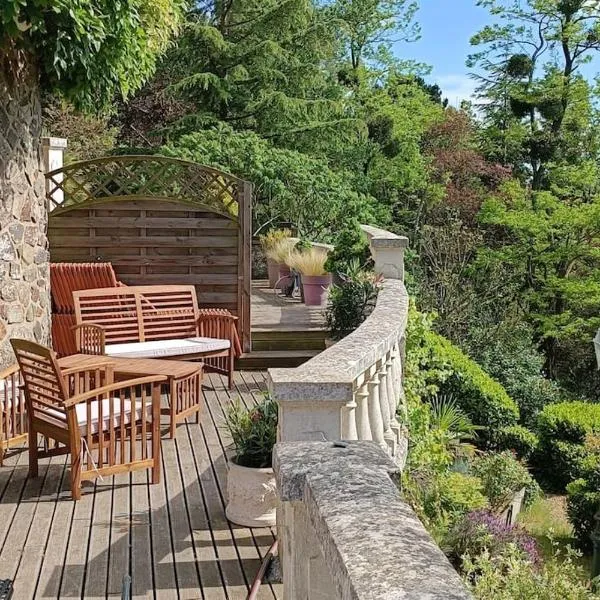 Gîte de charme atypique vue panoramique，位于Montrevault的酒店