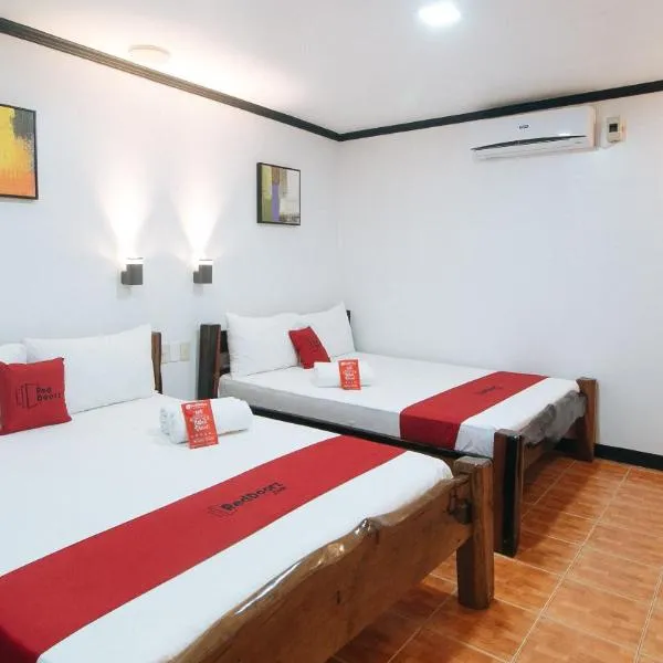 RedDoorz at La Sefa Hotel and Resort Atimonan，位于Atimonan的酒店