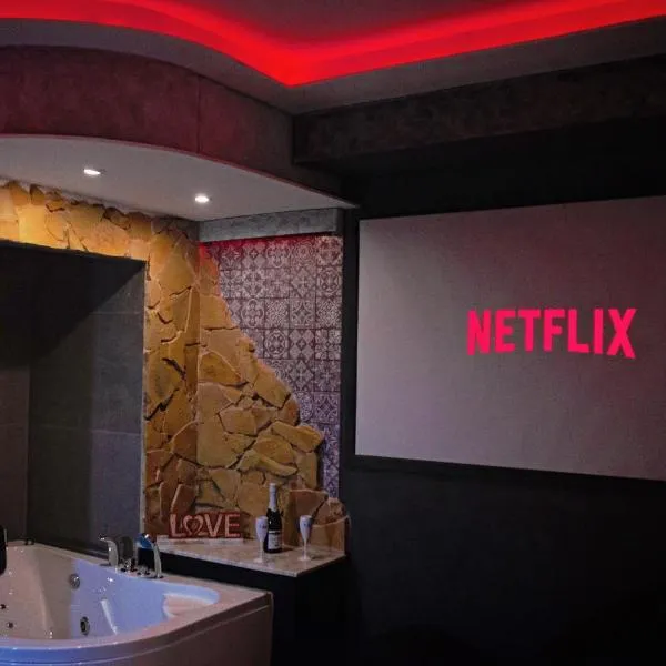 Aparta suite la nuit，位于卡拉费尔的酒店