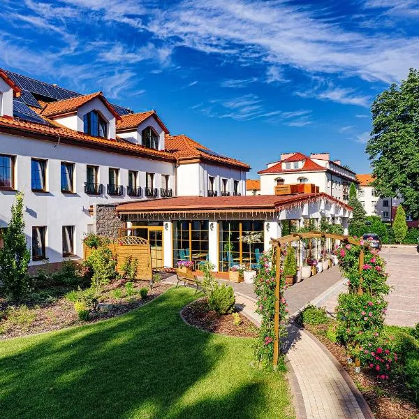 Villa Astra - Apartments & Restaurant，位于Bieruń Nowy的酒店