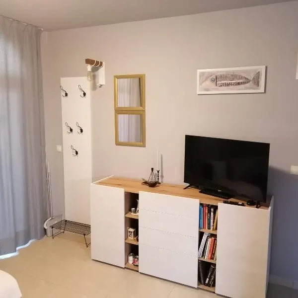 Casa do Farol - апартамент с басейн до плажа на къмпинг "Градина"，位于切尔诺莫雷茨的酒店