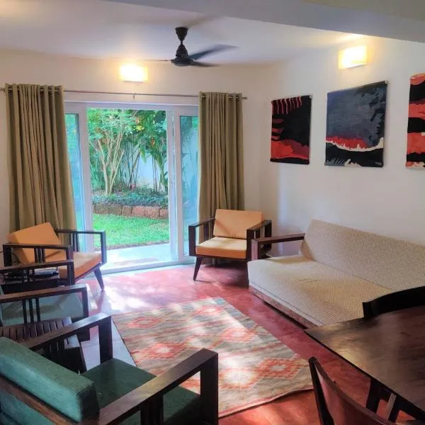 Jungle Hut-Annabelle's Beach Apartments at Bernard Simao,Calangute,Goa，位于坎多林的酒店