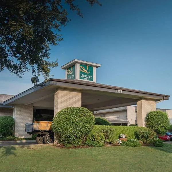 Quality Inn Ennis，位于恩尼斯的酒店