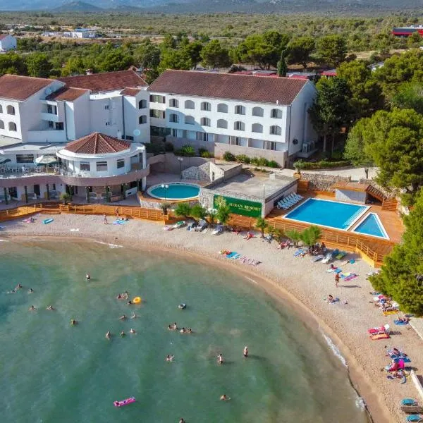 Mediteran Travel Mobile Homes Miran Pirovac，位于皮罗瓦茨的酒店