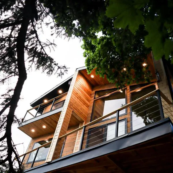 Luxury Alpine Treehouse，位于Holladay的酒店