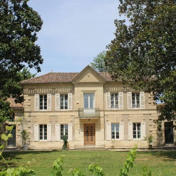 Malis Castera Le Petit Château，位于Blasimon的酒店