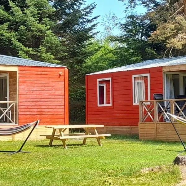 Chalet et mobil homes dans la montagne au Camping les Sapins，位于贝尔凯尔的酒店