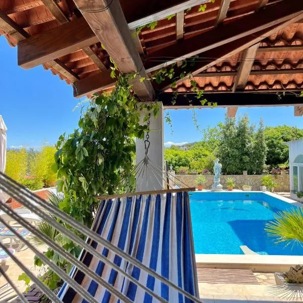 Apartman Gorana with swimming pool，位于耶尔萨的酒店