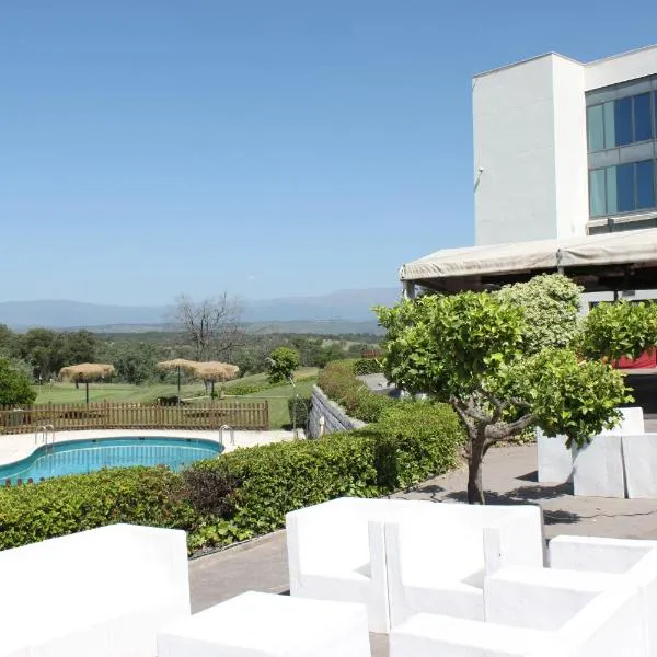 Hospedium Hotel Valles de Gredos Golf，位于Belvis de Monroy的酒店