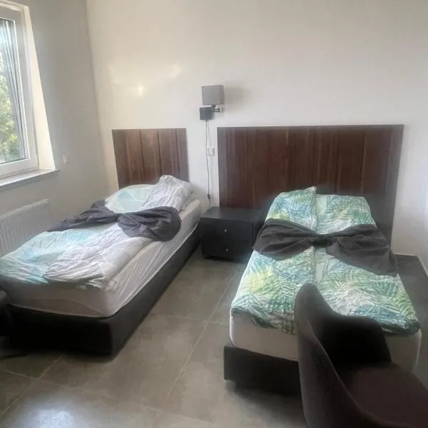 Hotel Restaurant Villa Romana，位于Hainburg的酒店