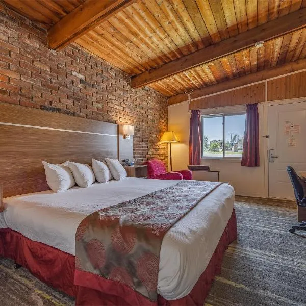 Ramada by Wyndham 1000 Islands Gananoque，位于加纳诺克的酒店