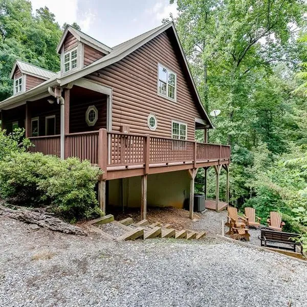 Private Luxury Cabin w Pool Table and Firepit，位于科尼利亚的酒店