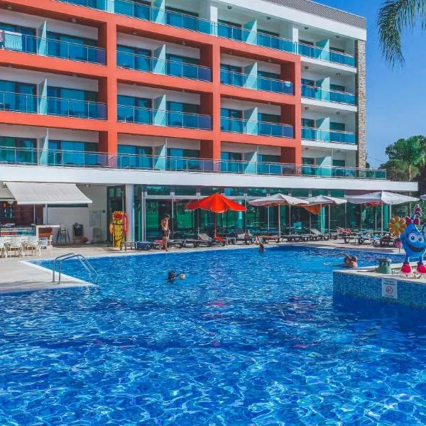 水上表演公园酒店，位于Goldra de Baixo的酒店